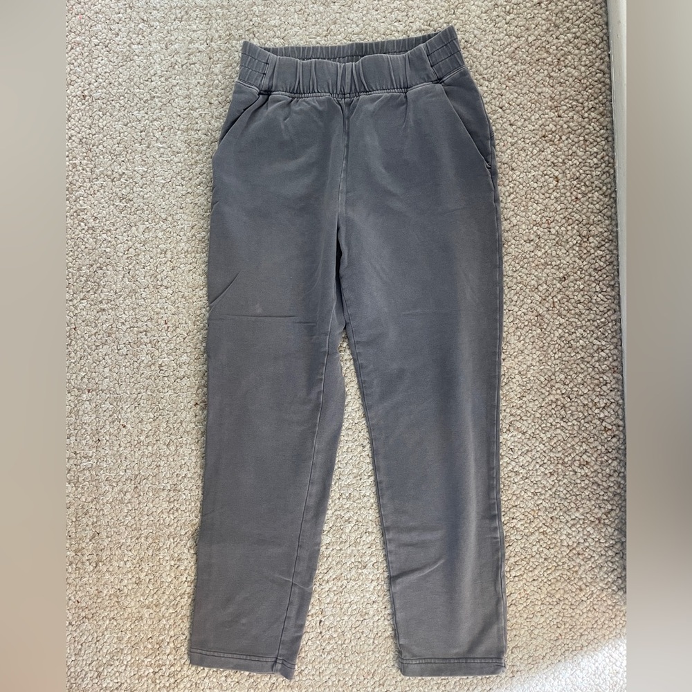 Aritzia Babaton Sweatfleece Cropped Joggers